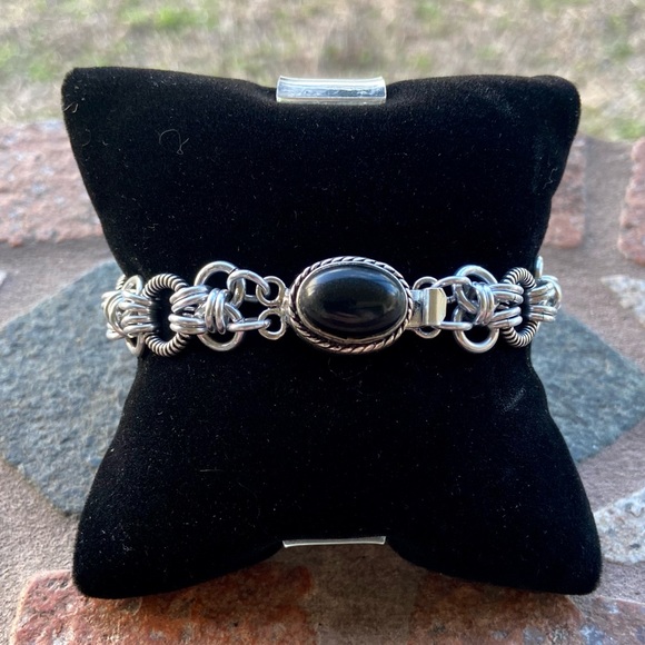 Maille onyx bracelet . Handmade maille chain & genuine onyx gemstone clasp - Picture 10 of 15
